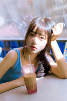 《坐公交上班的苏晴》